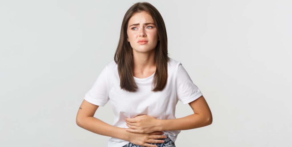 Elgasin donna con pancia gonfia